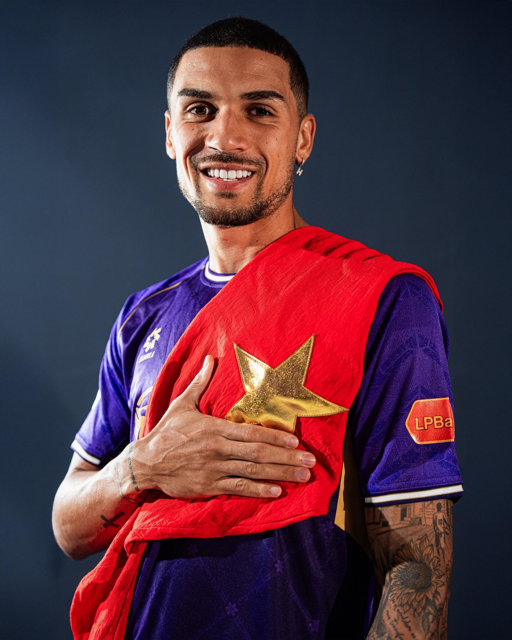 Sau khi nhập tịch, Hendrio có tên Việt Nam là Đỗ Hoàng Hên