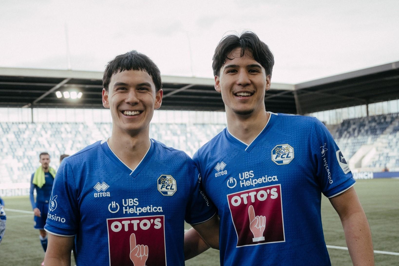 Bung Meng Freimann (phải) cùng người anh Bung Hua Freimann trong màu áo FC Luzern